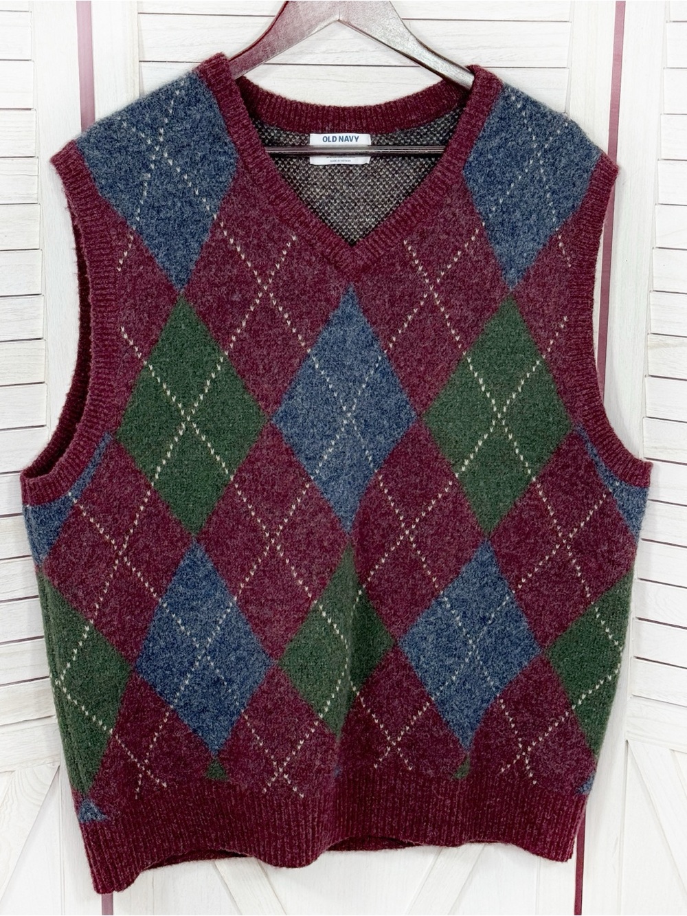 Old Navy Argyle V Neck Wool Blend Sweater Vest Burgundy Large Preppy Heritage